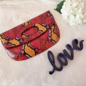 NINE & COMPANY FAUX SNAKESKIN CLUTCH